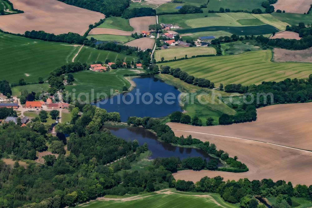 Kletkamp from above - Agricultural areas around the buildings and parks of the manor house Gaesteschloss Kletkamp in Kletkamp in the state Schleswig-Holstein, Germany