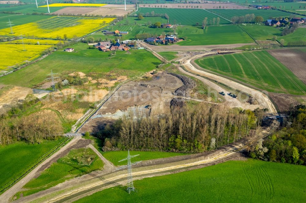 Aerial photograph Gemmerich - Farms, woods and agricultural areas on Westhusener Weg in Gemmerich in the state of North Rhine-Westphalia