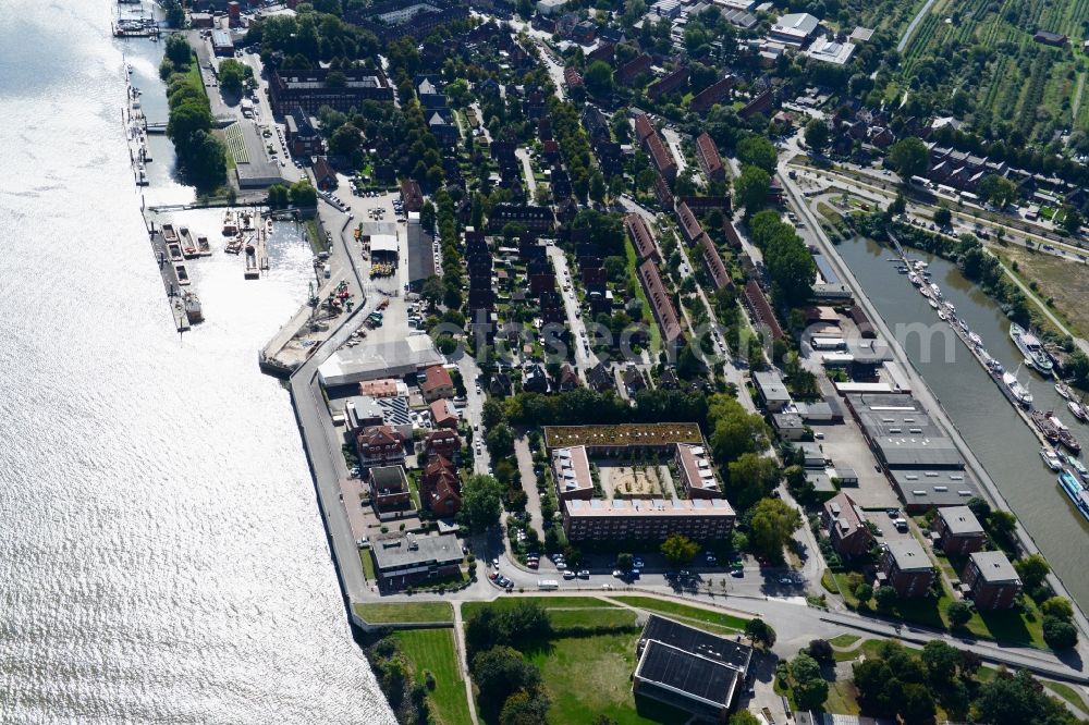 Aerial photograph Hamburg - Promontory between the Steendiekkanal and Köhlfleet canal in Hamburg-Finkenwerder. Here is also the location of port technology of the Hamburg Port Authority HPA