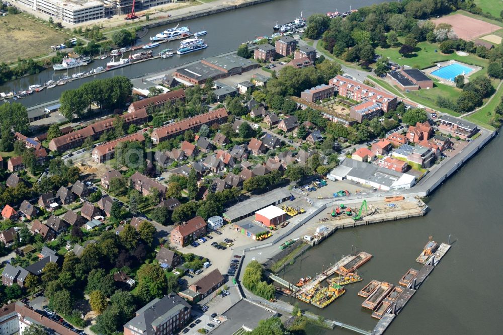 Hamburg from the bird's eye view: Promontory between the Steendiekkanal and Köhlfleet canal in Hamburg-Finkenwerder. Here is also the location of port technology of the Hamburg Port Authority HPA