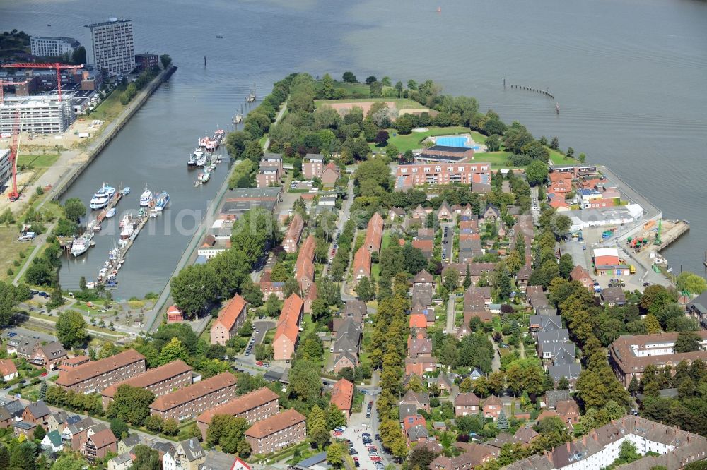 Aerial photograph Hamburg - Promontory between the Steendiekkanal and Köhlfleet canal in Hamburg-Finkenwerder. Here is also the location of port technology of the Hamburg Port Authority HPA