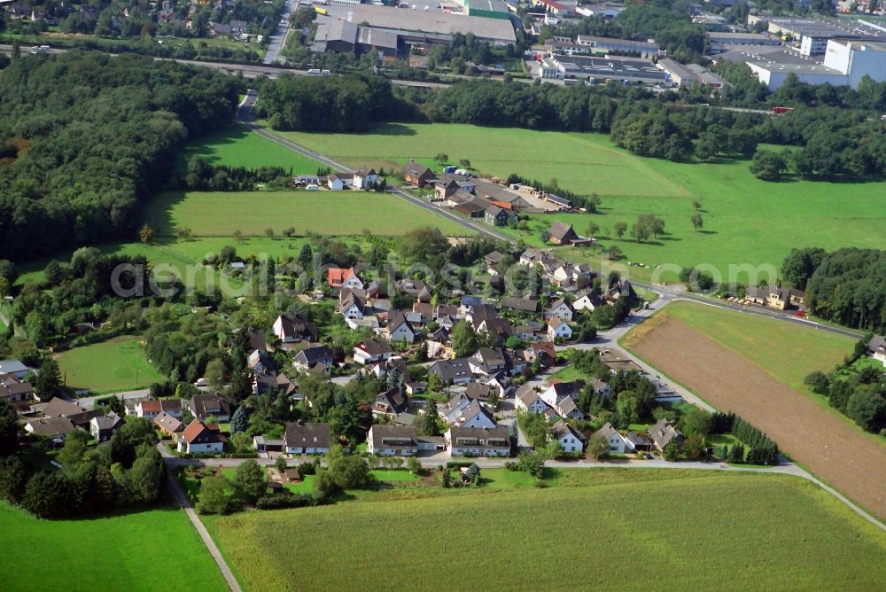 Langenfeld OT Feldhausen from the bird's eye view: Cityscape of Langenfeld Feldhausen district in the state of North Rhine-Westphalia