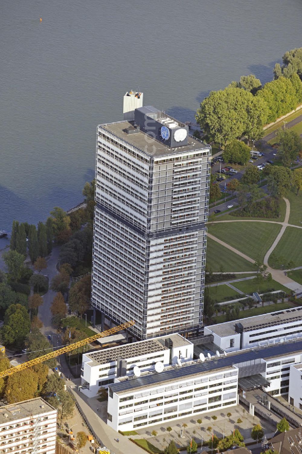 Bonn from above - Blick auf den Langen Eugen auf dem UN-Campus in Bonn. Das ehemalige Abgeordnetenhochhaus wurde 2003 den Vereinten Nationen zur Nutzung überlassen. View of the Langer Eugen at the UN Campus in Bonn. In 2003 the former members of parliament building was conveyed to the United Nations.