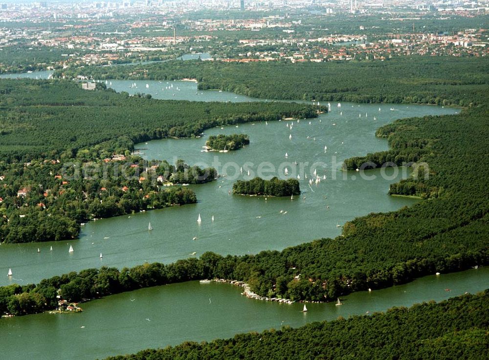 Aerial photograph Berlin - Köpenick - Langer See bei Berlin - Köpenick - beliebtes Wassersportausflugsziel der Berliner.