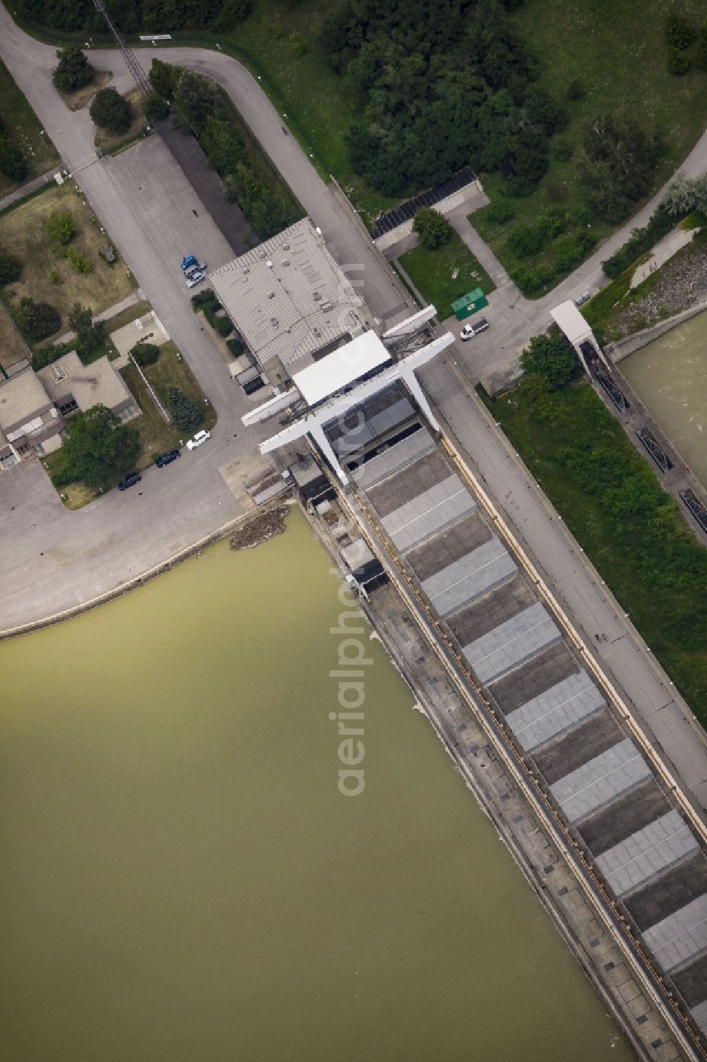 Sankt Andrä-Wördern from the bird's eye view: Waterworks and hydroelectric power plant Kraftwerk Greifenstein in the Danube in Sankt Andrae-Woerdern in Lower Austria, Austria. The power station is run by VERBUND Hydro Power AG