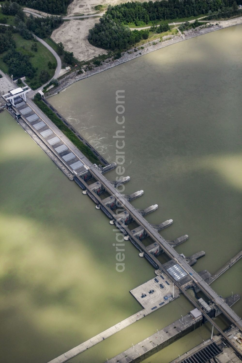 Aerial photograph Sankt Andrä-Wördern - Waterworks and hydroelectric power plant Kraftwerk Greifenstein in the Danube in Sankt Andrae-Woerdern in Lower Austria, Austria. The power station is run by VERBUND Hydro Power AG