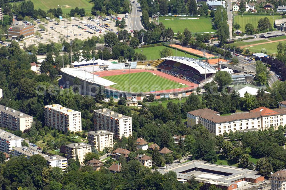 Lausanne from above - Blick auf das Fußballstadion Stade Olympique de la Pontaise. Kontakt: Service de l'information info cité, Place de la Palud 2, Case postale, 1002 Lausanne, Tel. +41 21 315-2555, Fax +41 21 315-2010, E-Mail info@lausanne.ch,