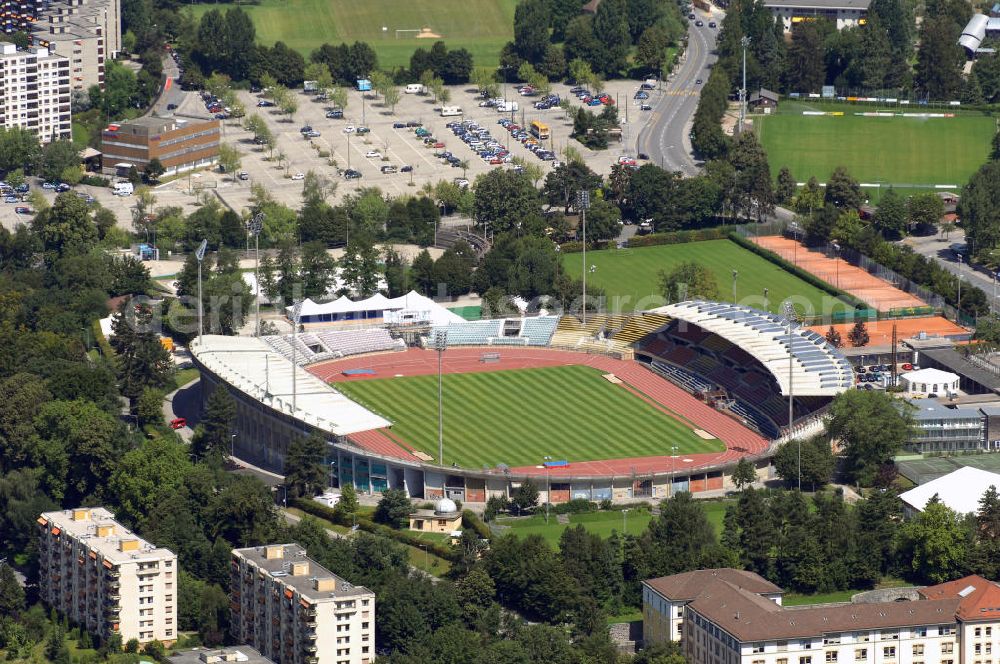 Lausanne from the bird's eye view: Blick auf das Fußballstadion Stade Olympique de la Pontaise. Kontakt: Service de l'information info cité, Place de la Palud 2, Case postale, 1002 Lausanne, Tel. +41 21 315-2555, Fax +41 21 315-2010, E-Mail info@lausanne.ch,