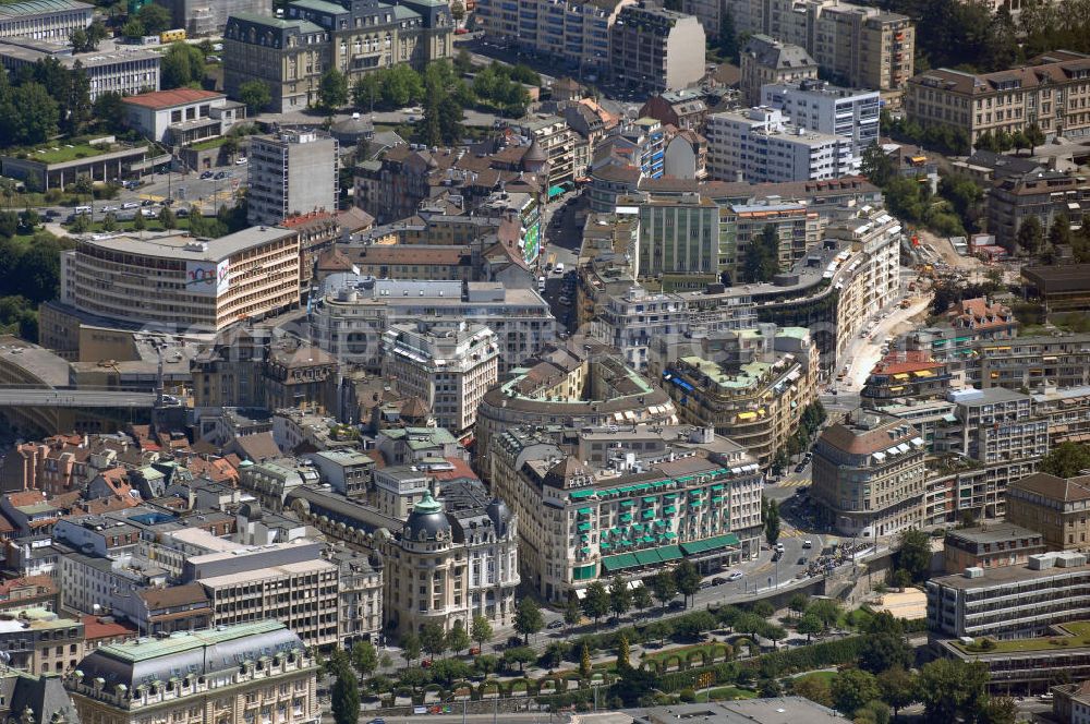 Lausanne from above - Blick auf die Altstadt von Lausanne. Kontakt: Service de l'information info cité, Place de la Palud 2, Case postale, 1002 Lausanne, Tel. +41 21 315-2555, Fax +41 21 315-2010, E-Mail info@lausanne.ch,