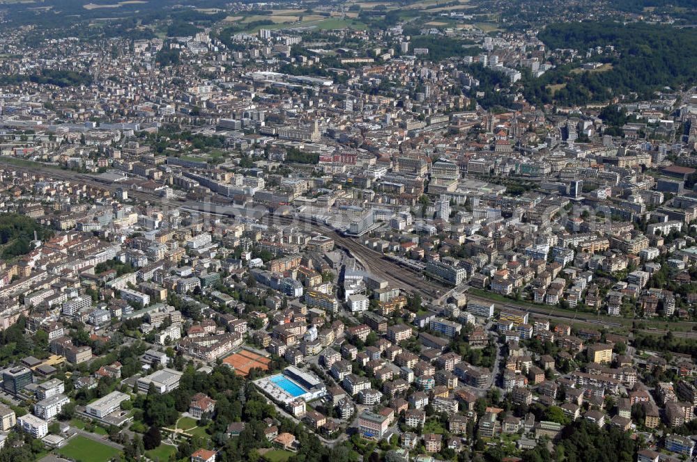 Lausanne from the bird's eye view: Blick auf die Altstadt von Lausanne mit SBB (Schweizerische Bundesbahn) Bahnhof. Kontakt: Service de l'information info cité, Place de la Palud 2, Case postale, 1002 Lausanne, Tel. +41 21 315-2555, Fax +41 21 315-2010, E-Mail info@lausanne.ch,