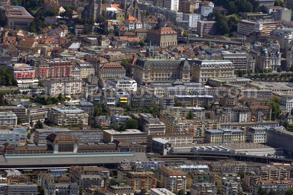 Aerial image Lausanne - Blick auf die Altstadt von Lausanne mit SBB (Schweizerische Bundesbahn) Bahnhof. Kontakt: Service de l'information info cité, Place de la Palud 2, Case postale, 1002 Lausanne, Tel. +41 21 315-2555, Fax +41 21 315-2010, E-Mail info@lausanne.ch,