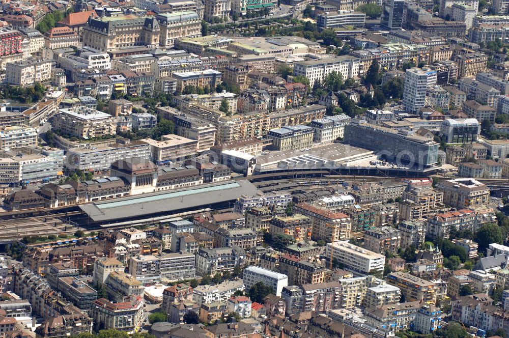 Aerial photograph Lausanne - Blick auf die Altstadt von Lausanne mit SBB (Schweizerische Bundesbahn) Bahnhof. Kontakt: Service de l'information info cité, Place de la Palud 2, Case postale, 1002 Lausanne, Tel. +41 21 315-2555, Fax +41 21 315-2010, E-Mail info@lausanne.ch,