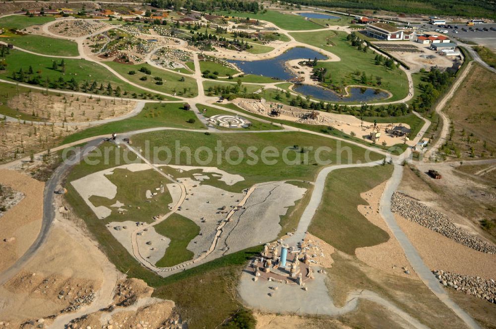 Aerial photograph Boxberg - Der Lausitzer Findlingspark Nochten ist ein etwa 17 Hektar großer, im Jahr 2004 eröffneter Park in Ostsachsen. Er befindet sich bei Nochten, südwestlich von Weißwasser. Er entstand, als in den Jahren 2000 bis 2003 in einem rekultivierten Teil des Tagebaus Nochten über 3000 Findlinge aufgebaut wurden. Diese kamen während der Eiszeit aus Skandinavien im Eisschild mit und wurden über der Kohle der zukünftigen Tagebaue abgelagert. Verantwortlich für den Park ist der Förderverein Lausitzer Findlingspark Nochten e.V. Kontakt: Tel. +49(0)35774 55502, Email: info@lausitzer-findlingspark-nochten.com