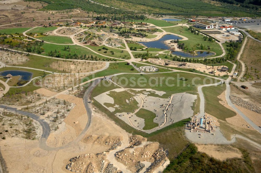 Aerial photograph Boxberg - Der Lausitzer Findlingspark Nochten ist ein etwa 17 Hektar großer, im Jahr 2004 eröffneter Park in Ostsachsen. Er befindet sich bei Nochten, südwestlich von Weißwasser. Er entstand, als in den Jahren 2000 bis 2003 in einem rekultivierten Teil des Tagebaus Nochten über 3000 Findlinge aufgebaut wurden. Diese kamen während der Eiszeit aus Skandinavien im Eisschild mit und wurden über der Kohle der zukünftigen Tagebaue abgelagert. Verantwortlich für den Park ist der Förderverein Lausitzer Findlingspark Nochten e.V. Kontakt: Tel. +49(0)35774 55502, Email: info@lausitzer-findlingspark-nochten.com