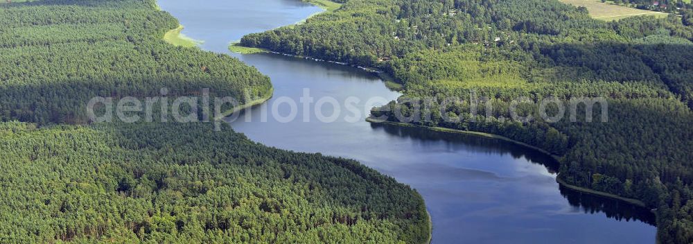 Aerial photograph Templin - Blick auf den Lübbesee bei Templin. Der flussartige See erstreckt sich über eine Länge von 12 km. View of the Lübbesee at Templin. The riverine lake extends over a length of 12 km.