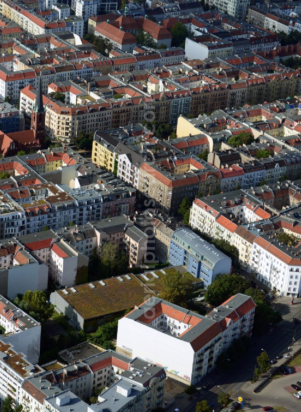 Aerial photograph Berlin Friedrichshain - Development gap in the old building - Multi-family house settlement on the Eldenaer street in Berlin - Friedrichshain