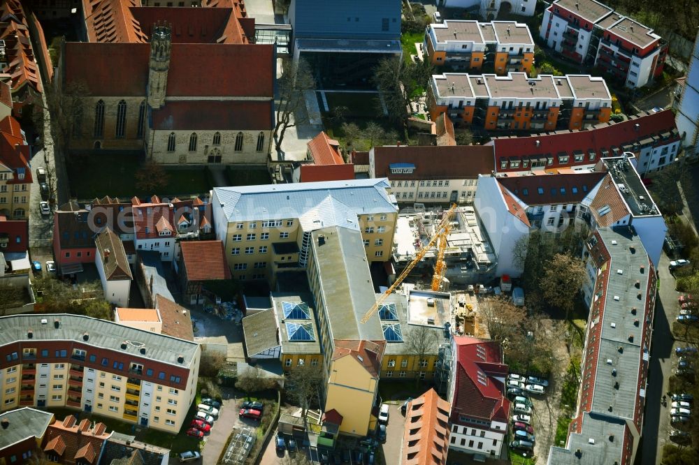 Erfurt from the bird's eye view: Construction site for the construction of gaps along the multi-family house residential housing estate on Augustinerstrasse in the district Altstadt in Erfurt in the state Thuringia, Germany