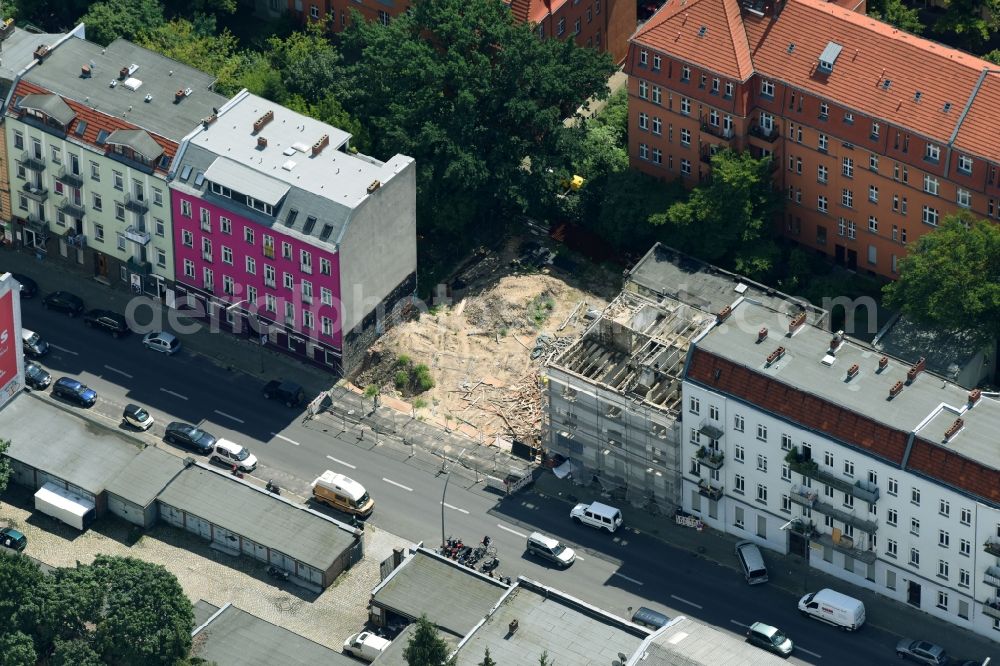 Aerial image Berlin - Construction site for the construction of gaps along the multi-family house residential housing estate along the Silbersteinstrasse in the district Neukoelln in Berlin, Germany