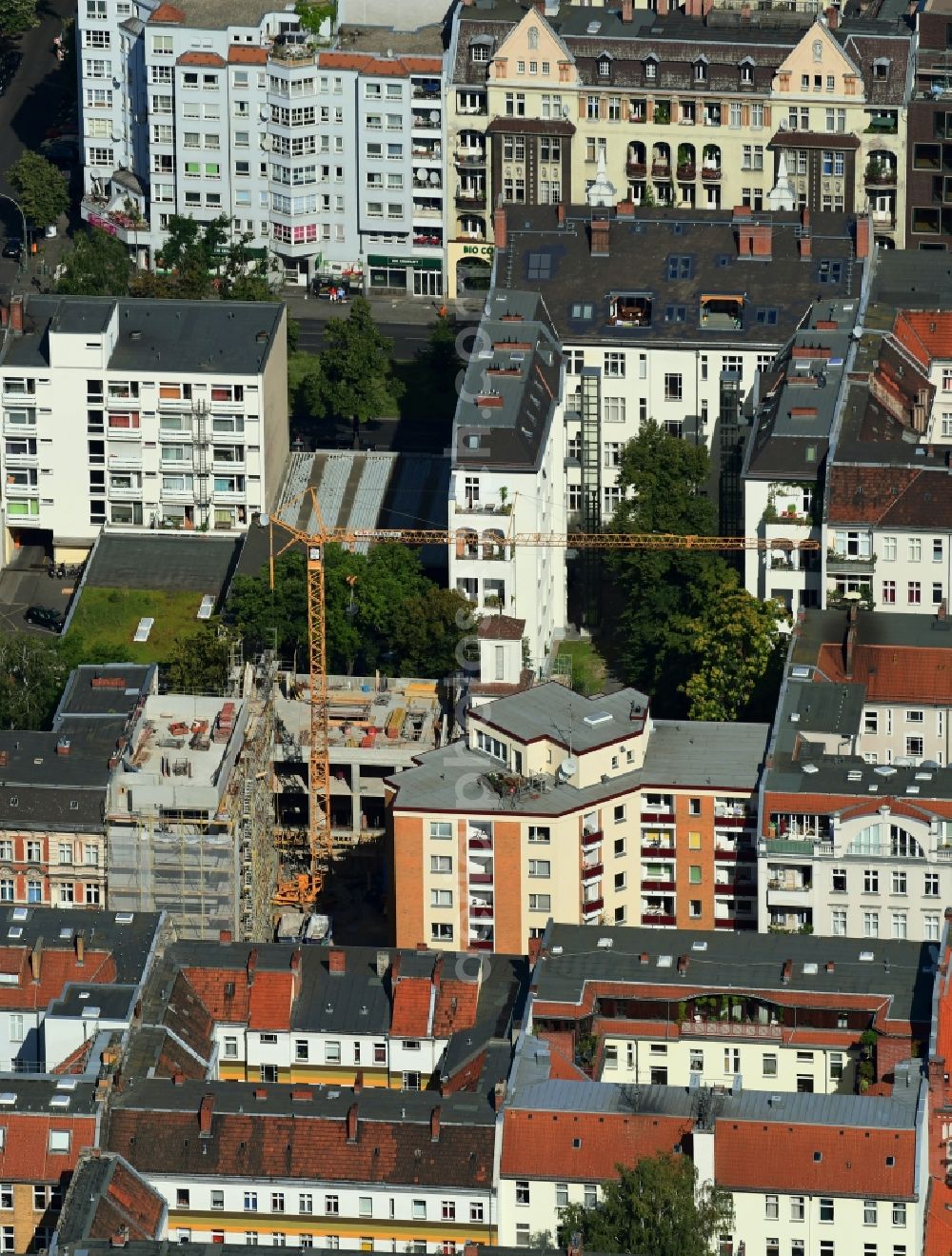 Berlin from above - Construction site for the construction of gaps along the multi-family house residential housing estate on Feurigstrasse in the district Schoeneberg in Berlin, Germany