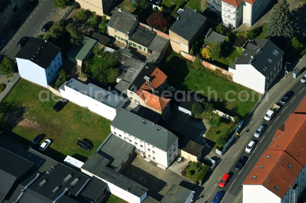 Aerial photograph Bernau - Gaps along the multi-family house residential housing estate Lohnmuehlenstrasse - Weinbergstrasse in Bernau in the state Brandenburg, Germany