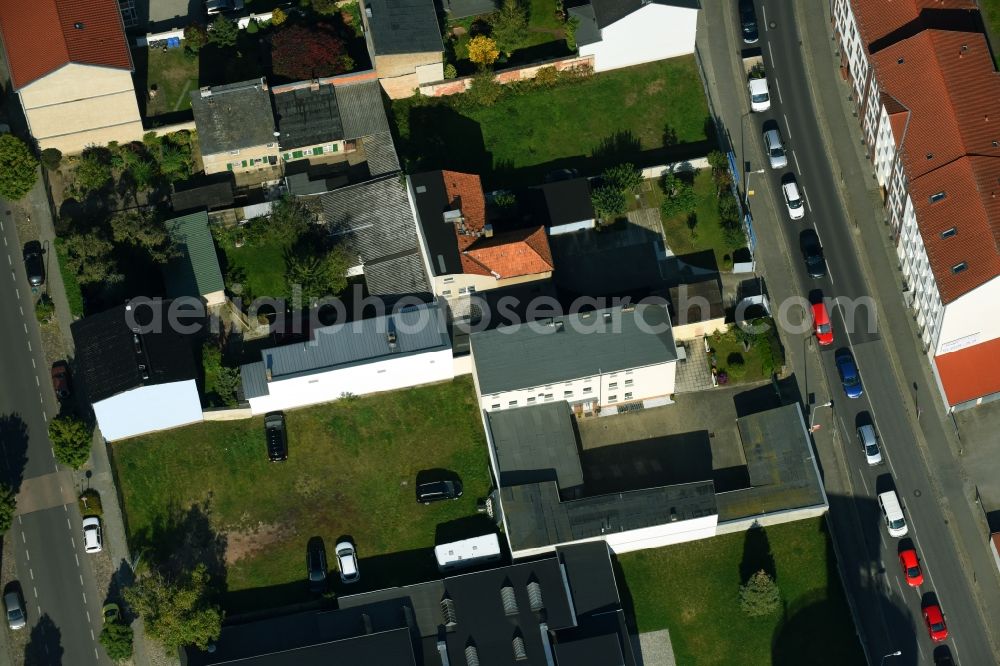 Bernau from the bird's eye view: Gaps along the multi-family house residential housing estate Lohnmuehlenstrasse - Weinbergstrasse in Bernau in the state Brandenburg, Germany