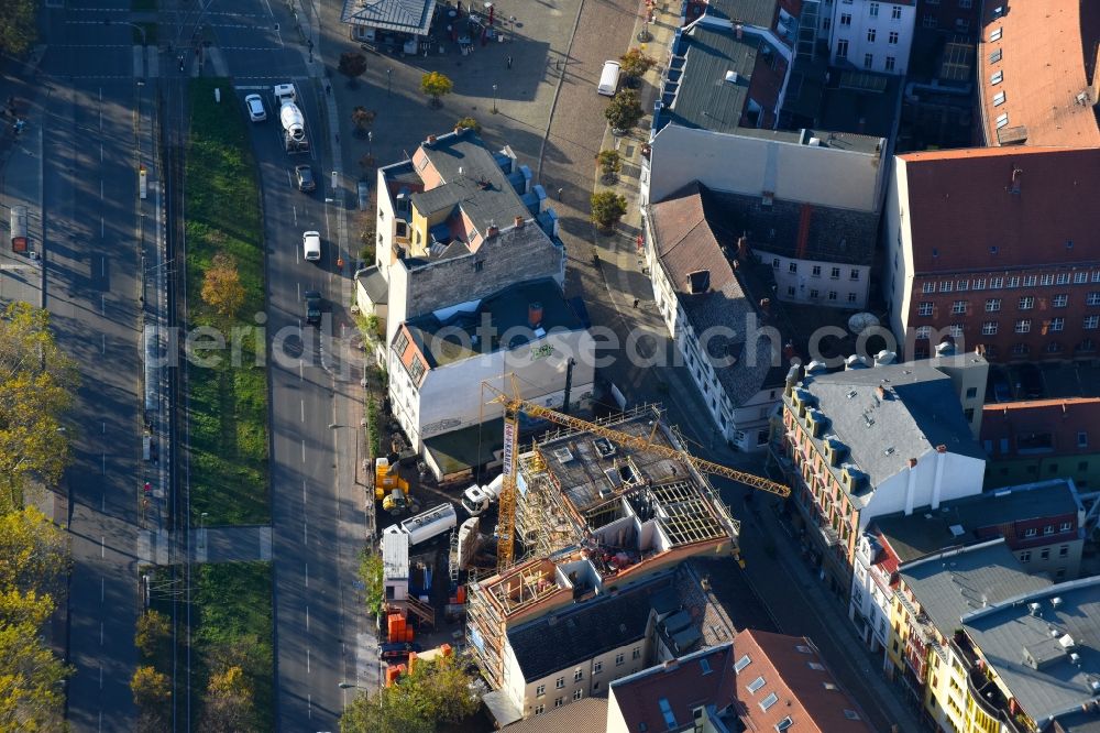 Aerial image Berlin - Construction site for the construction of gaps along the multi-family house residential housing estate Mueggelheimer Strasse - Gruenstrasse in the district Koepenick in Berlin, Germany