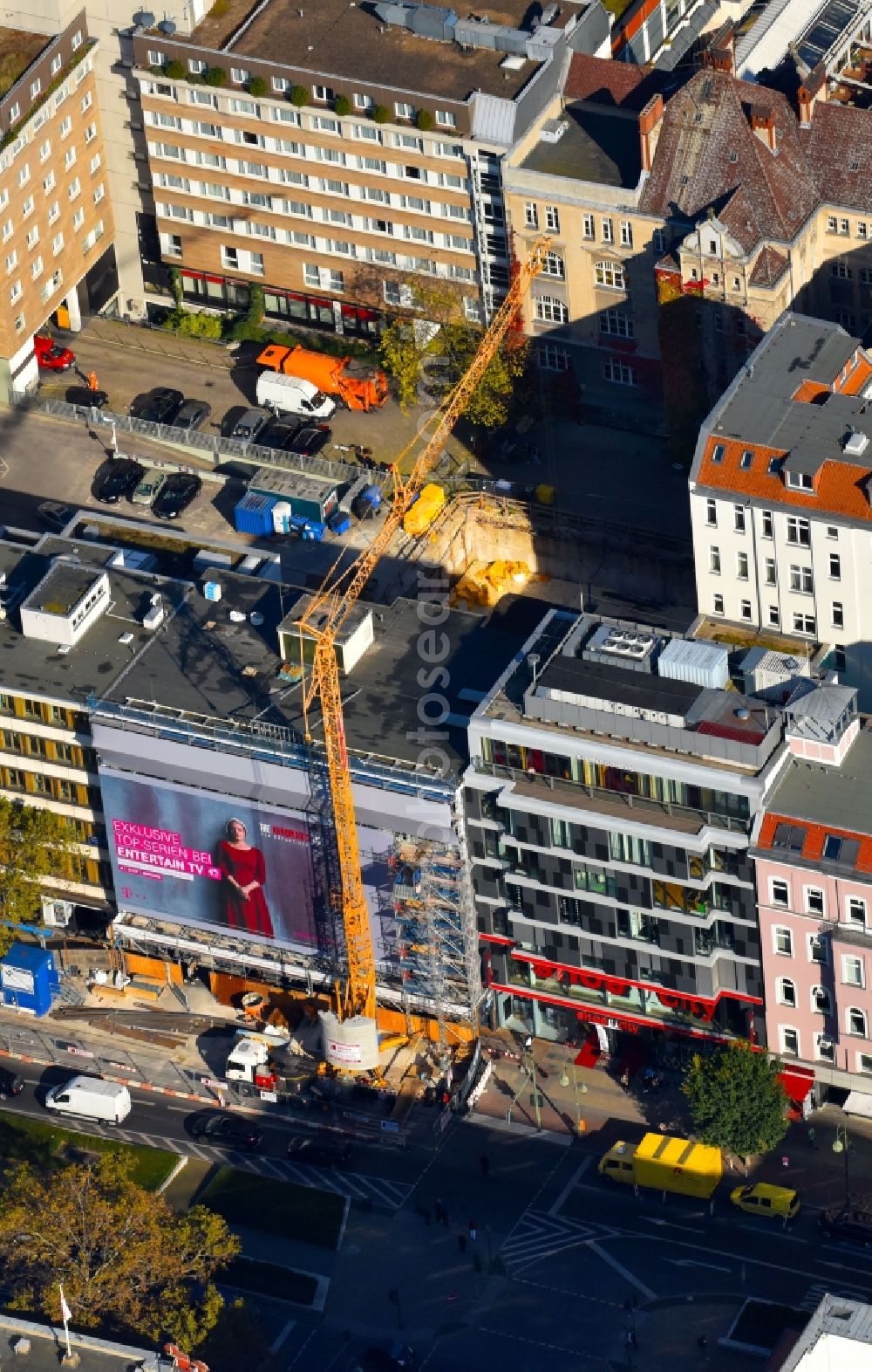 Aerial photograph Berlin - Construction site for the construction of gaps along the multi-family house residential housing estate Tauentzienstrasse in Berlin, Germany