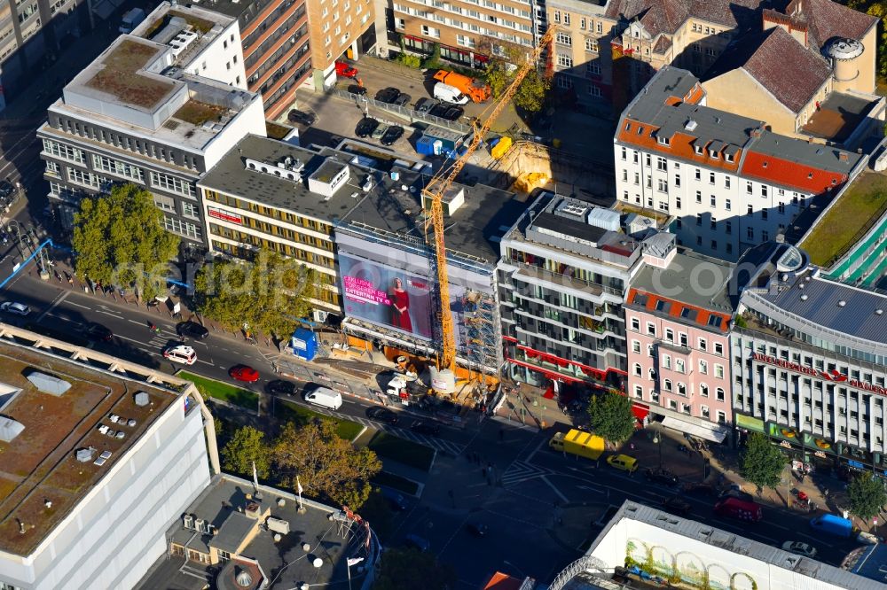 Berlin from above - Construction site for the construction of gaps along the multi-family house residential housing estate Tauentzienstrasse in Berlin, Germany