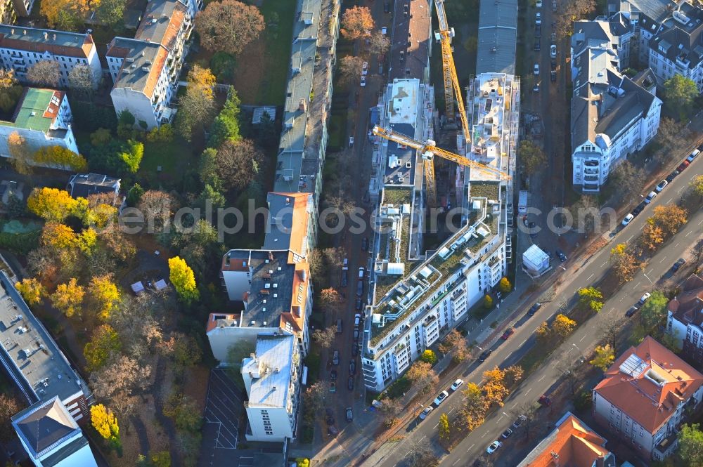 Berlin from the bird's eye view: Construction site for the construction Maison Roseneck along the multi-family house residential housing estate Marienbader Strasse - Ruhlaer Strasse in the district Schmargendorf in Berlin, Germany