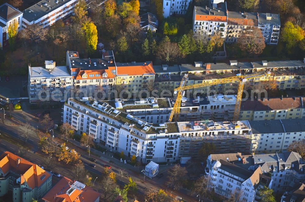 Berlin from above - Construction site for the construction Maison Roseneck along the multi-family house residential housing estate Marienbader Strasse - Ruhlaer Strasse in the district Schmargendorf in Berlin, Germany