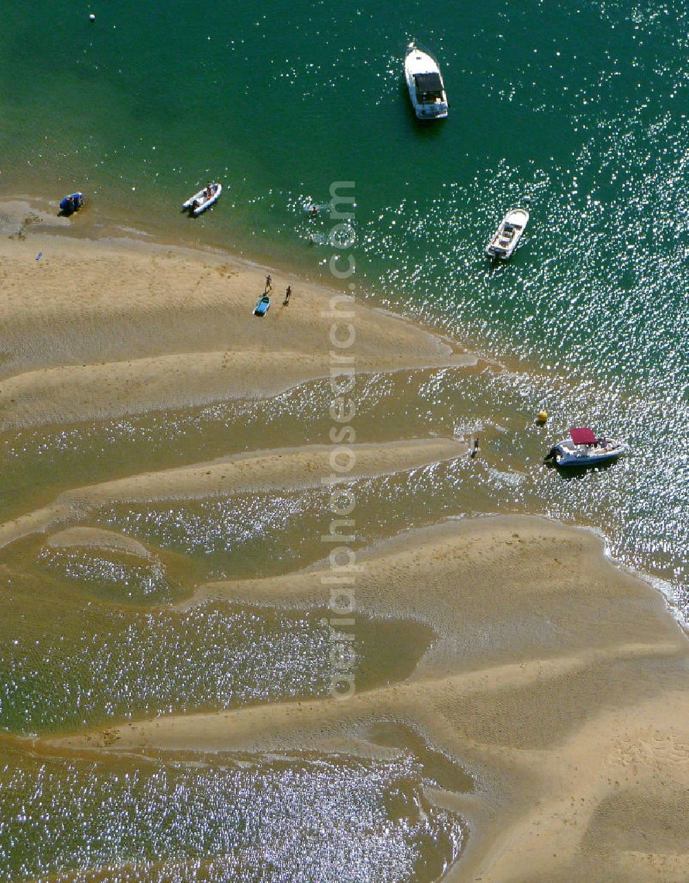 Aerial image Le Petit Piquey - Blick auf die Ortschaft Le Petit Piquey auf der Halbinsel Cap Ferret. Die Halbinsel trennt das Becken von Arcachon vom Atlantischen Ozeans. View of the hamlet of Le Petit Piquey on the peninsula of Cap Ferret. The peninsula separates the Basin of Arcachon from the Atlantic Ocean.