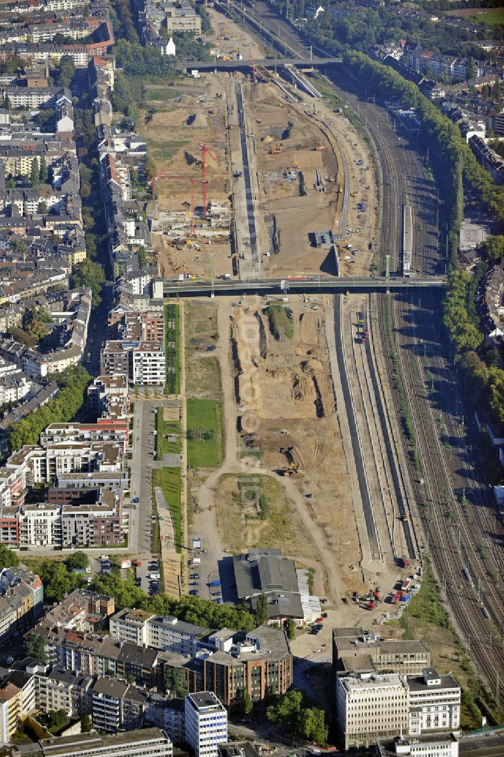 Aerial image Düsseldorf - Erschließungsfläche für das Le Quartier Central auf dem Gelände des ehemaligen Güterbahnhofs Düsseldorf-Derendorf. Es ist eines der größten städtebaulichen Entwicklungsgebiete Düsseldorfs und soll einen Mix aus Wohnen, Arbeiten, Freizeitangeboten, Gastronomie und Nahversorgung beiten. Eigentümer und Entwickler ist die aurelis Real Estate GmbH & Co. KG. Development area for the Le Quartier Central at the site of the former goods station Dusseldorf-Derendorf. It is one of the largest urban development areas in Dusseldorf.