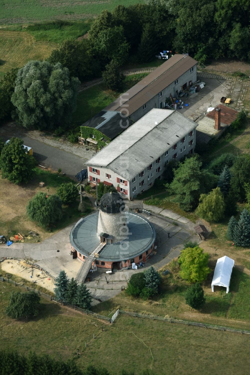 Aerial photograph Heichelheim - LebensLernOrt center with a conference center and wind mill in Heichelheim in the state of Thuringia. The premises are used for seminars and workshops