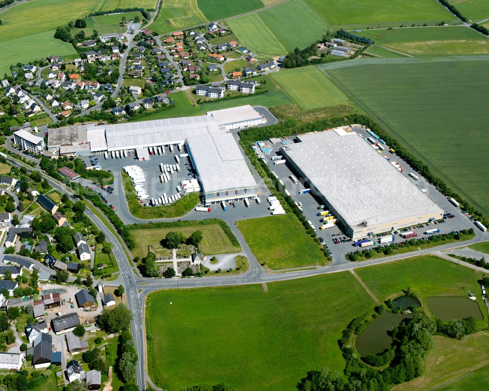 Aerial image Töpen - Buildings and production halls on the food manufacturer's premises dennree GmbH on street Tiefendorfer Strasse in Toepen in the state Bavaria, Germany