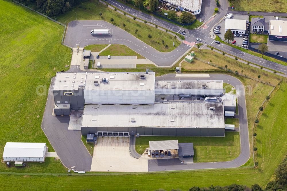 Nettetal from the bird's eye view: Buildings and production halls on the food manufacturer's premises of BRATA Produktions- und Vertriebsgesellschaft KG on Duelkener Strasse in Nettetal in the state of North Rhine-Westphalia, Germany