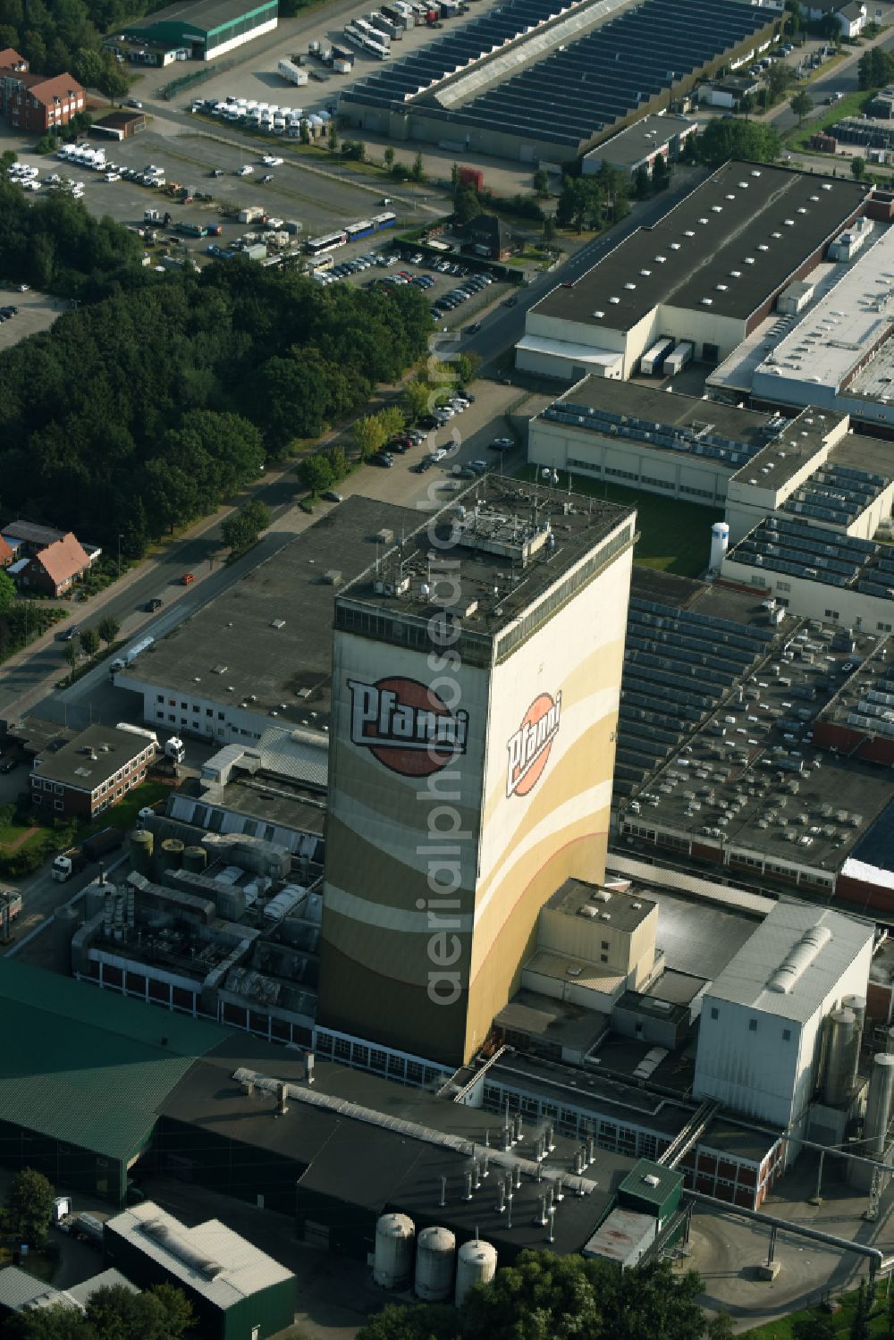 Aerial photograph Cloppenburg - Buildings and production halls on the food manufacturer's premises Pfanni of Emsland Food GmbH on street Werner-Eckart-Ring in Cloppenburg in the state Lower Saxony, Germany