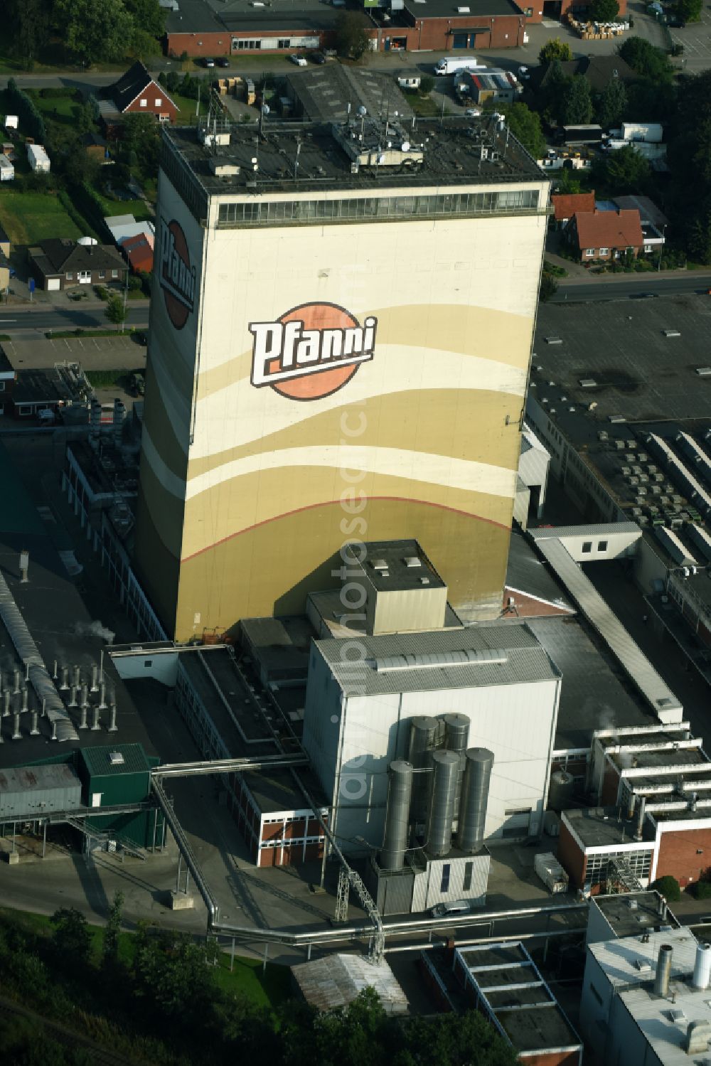 Cloppenburg from the bird's eye view: Buildings and production halls on the food manufacturer's premises Pfanni of Emsland Food GmbH on street Werner-Eckart-Ring in Cloppenburg in the state Lower Saxony, Germany