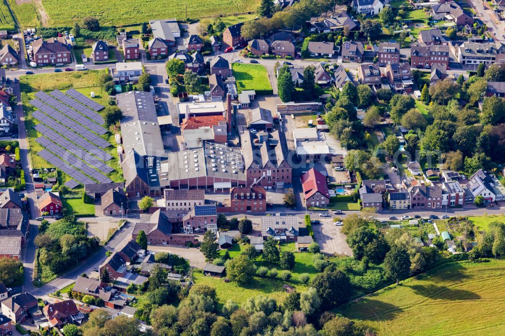 Aerial image Nettetal - Buildings and production halls on the leather manufacturer's premises of Lederfabrik Richard Hoffmans GmbH & Co KG on the street Vorbruch in Breyell in the state of North Rhine-Westphalia, Germany