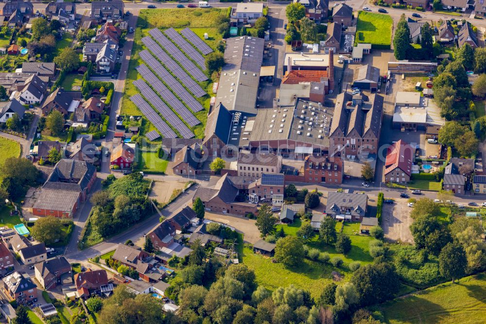 Aerial photograph Nettetal - Buildings and production halls on the leather manufacturer's premises of Lederfabrik Richard Hoffmans GmbH & Co KG on the street Vorbruch in Breyell in the state of North Rhine-Westphalia, Germany