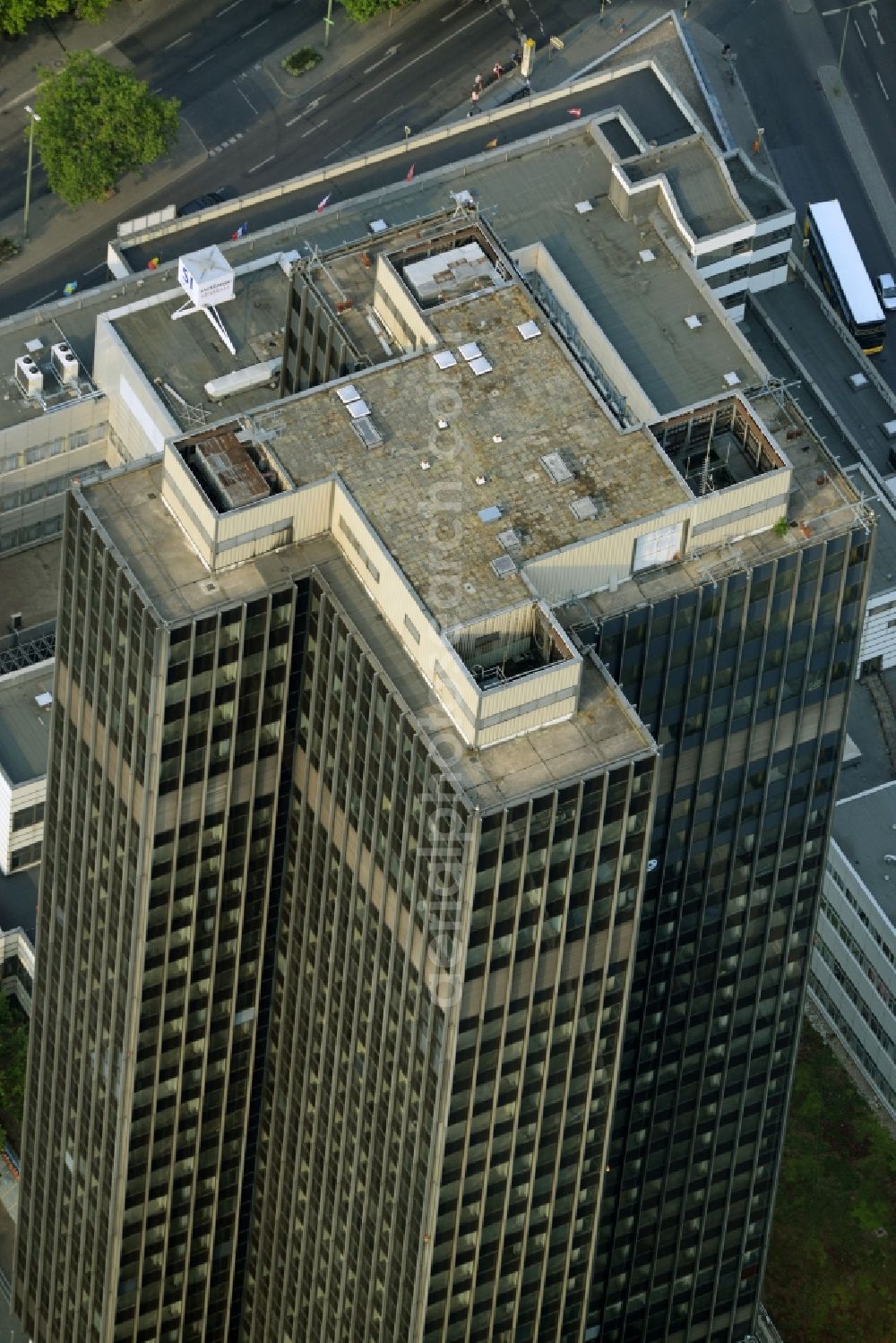 Aerial photograph Berlin - View of the Steglitzer Kreisel, a building complex with an office tower in Berlins district of Steglitz