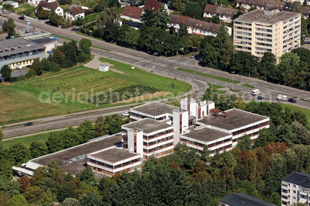 Neuried from the bird's eye view: Ruins of the administration building of the former company Hettlage in Neuried in the state Bavaria