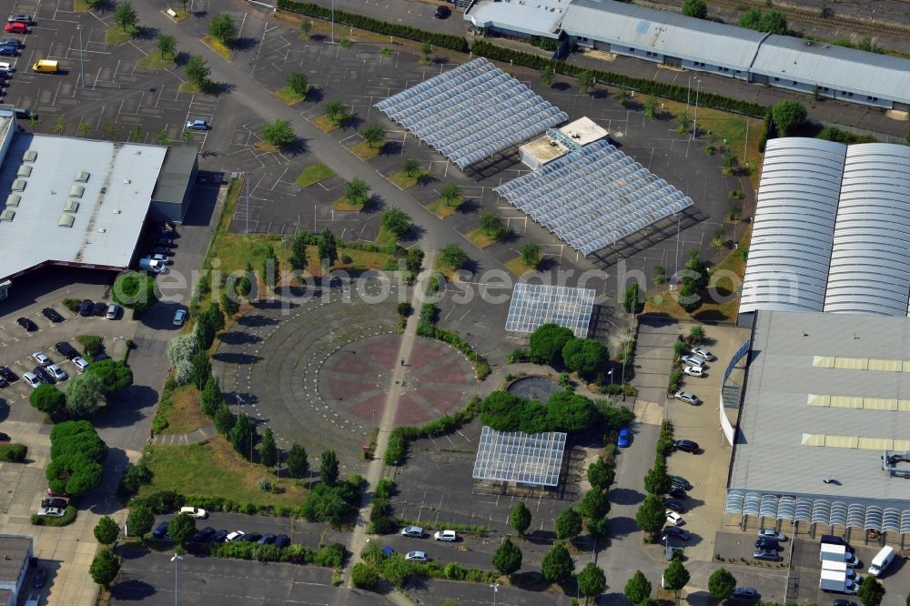 Hoppegarten from the bird's eye view: The Carena car park Hoppegarten in the state of Brandenburg is one of the biggest used car markets in the region. On the grounds cars are bought, processed and resold. Services include car financing and a repair shop