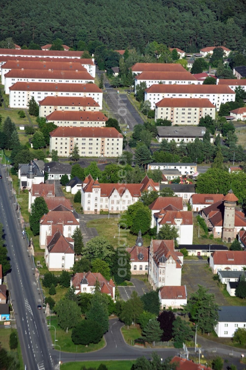 Aerial photograph Babenhausen - Look at the vacant former barracks of the U.S. Army. The site is up for sale and is partially monument protected