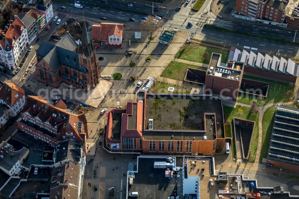 Aerial photograph Herne - Leaving old department store building of Adler Modemaerkte AG on Bahnhofstrasse in Herne in the state North Rhine-Westphalia, Germany