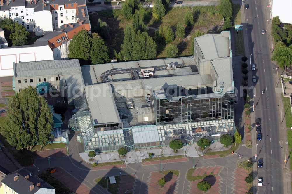 Magdeburg from above - Blick auf ein leerstehendes Geschäftshaus, der Gewerbepark Fuchsberg, im Stadtteil Sudenburg. Standort ist Am Fuchspark Ecke Ackerstraße.