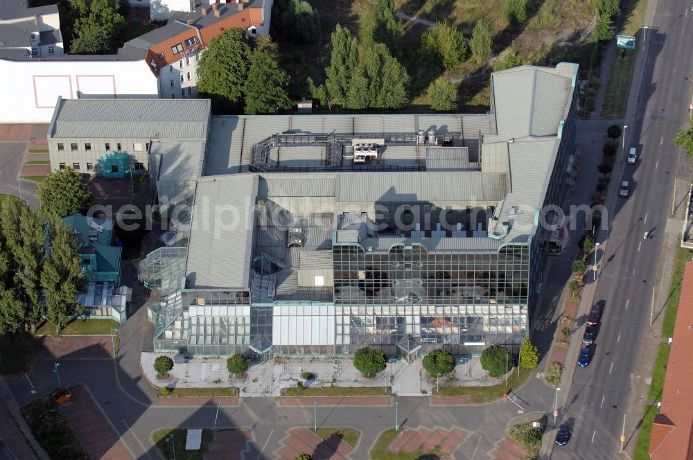 Magdeburg from the bird's eye view: Blick auf ein leerstehendes Geschäftshaus, der Gewerbepark Fuchsberg, im Stadtteil Sudenburg. Standort ist Am Fuchspark Ecke Ackerstraße.