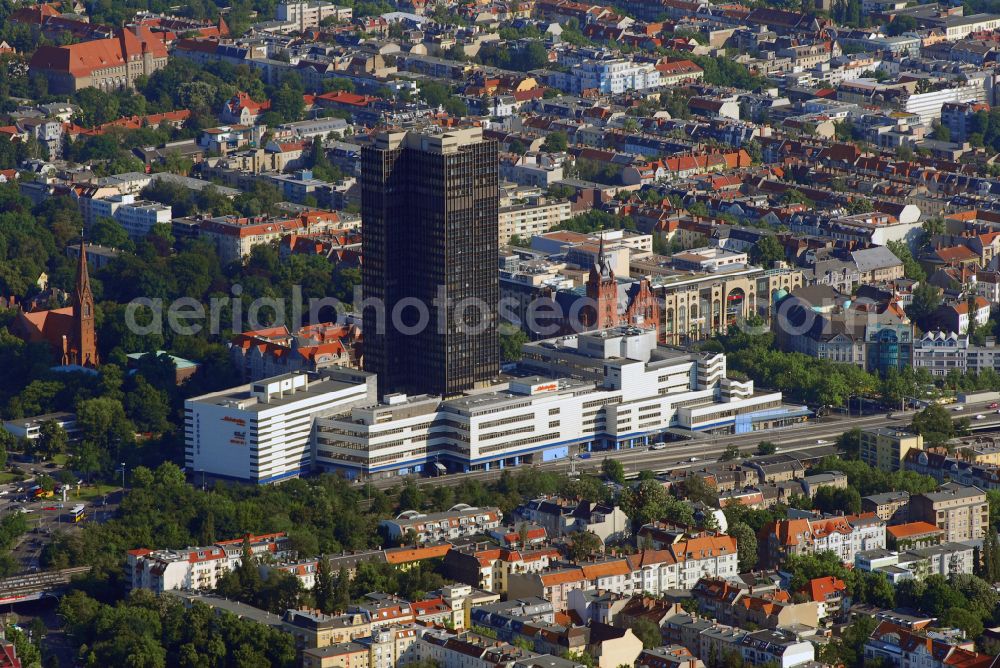 Aerial image Berlin - Empty and vacated highrise building of the Steglitzer Kreisel complex on Schlossstrasse in the district of Steglitz-Zehlendorf in Berlin. The facilities include a hotel, shops and stores but the office building tower is empty