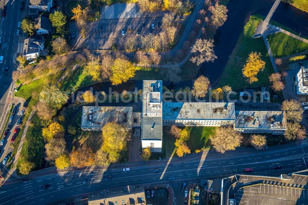 Moers from the bird's eye view: Vacant, unused building the formerly Finanzamt on Unterwallstrasse in Moers in the state North Rhine-Westphalia, Germany