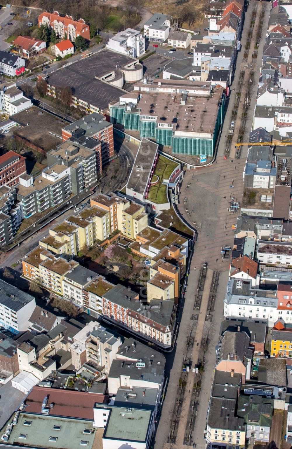 Herne from above - Vacant, unused building the formerly Hertie- Department store on Robert-Brauner-Platz in Herne in the state North Rhine-Westphalia