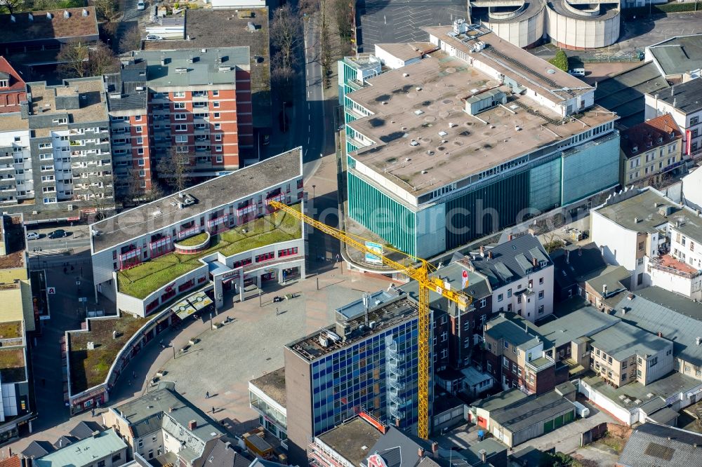 Herne from the bird's eye view: Vacant, unused building the formerly Hertie- Department store on Robert-Brauner-Platz in Herne in the state North Rhine-Westphalia